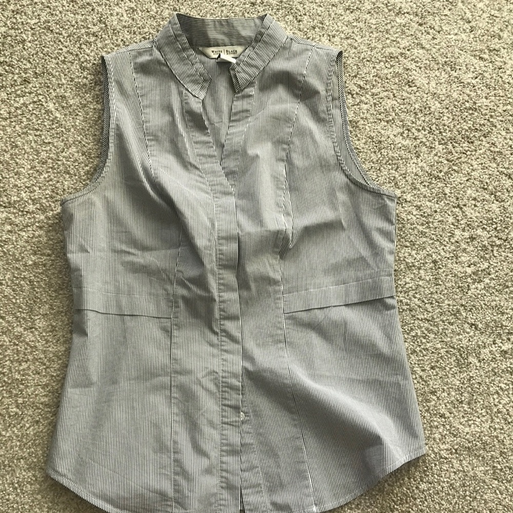 Whitehouse Black Market sleeveless top
